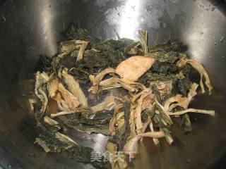 膨鱼腮菜干瘦肉汤的做法步骤：5