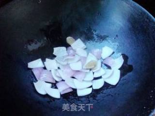 清爽的保健小菜——洋葱炒花菜的做法步骤：4
