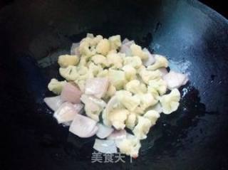 清爽的保健小菜——洋葱炒花菜的做法步骤：5