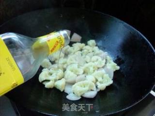 清爽的保健小菜——洋葱炒花菜的做法步骤：6