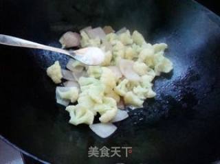 清爽的保健小菜——洋葱炒花菜的做法步骤：7