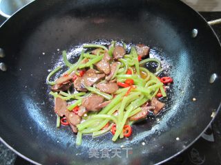叉烧肉烧莴笋丝的做法步骤：7