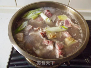 西红柿牛腩 - 过节宴客菜的做法步骤：1