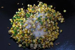 松仁玉米的做法步骤：9