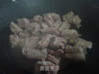糖醋排骨的做法步骤：2