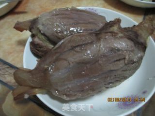 五香酱牛肉的做法步骤：1