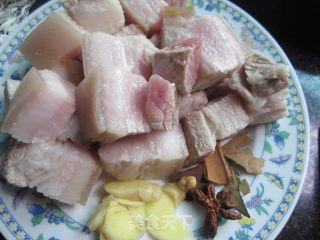 糖炒红烧肉-----年夜第五道菜的做法步骤：2