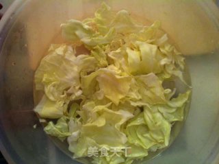 白菜鸡蛋面的做法步骤：2