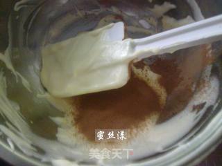 千叶纹戚风蛋糕的做法步骤：11
