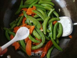 胡萝卜炒甜豆的做法步骤：7
