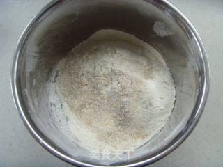清香提神---迷迭香全麦酥饼的做法步骤：2
