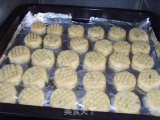 清香提神---迷迭香全麦酥饼的做法步骤：8