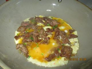 牛肉炒鸡蛋的做法步骤：3