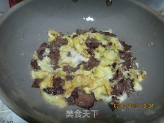 牛肉炒鸡蛋的做法步骤：4