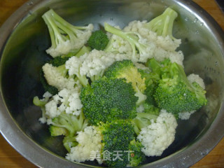 【炝拌双花】2013年夜饭首道菜---花开富贵（凉菜）的做法步骤：2