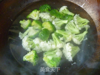 【炝拌双花】2013年夜饭首道菜---花开富贵（凉菜）的做法步骤：3