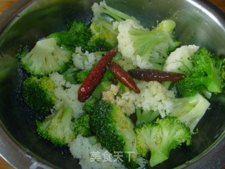 【炝拌双花】2013年夜饭首道菜---花开富贵（凉菜）的做法步骤：6