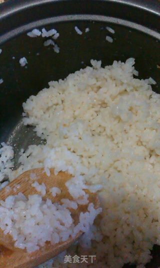 泡菜肉松寿司的做法步骤：1