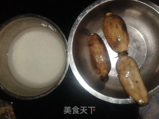 蜜汁糯米藕的做法步骤：1