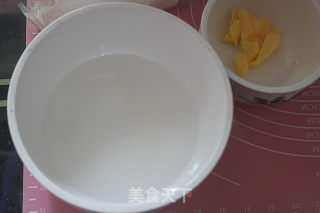 超详细步骤教你做出可媲美必胜客的芝心披萨的做法步骤：1