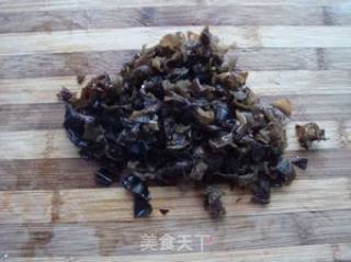 木耳烧豆腐的做法步骤：2