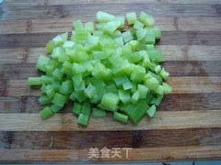 青笋炒肉丁的做法步骤：3