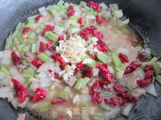 辣皮子滚肉菠菜面的做法步骤：11