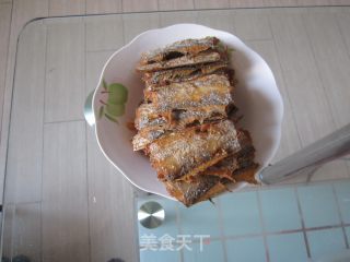 炸刀鱼的做法步骤：1