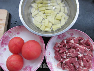 【大侠小菜】牛肉番茄汤的做法步骤：1