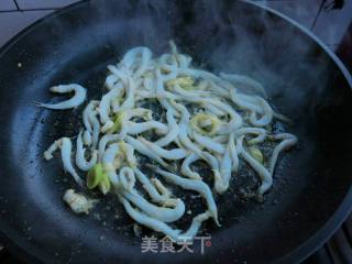 韭菜鸡蛋炒银鱼的做法步骤：5