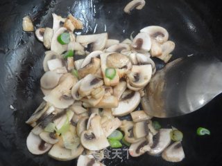 蚝油口蘑烩双椒的做法步骤：6