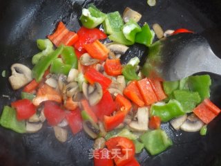 蚝油口蘑烩双椒的做法步骤：7