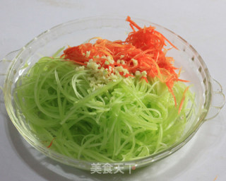 节后清肠营养小菜---醋拌青笋萝卜丝的做法步骤：5