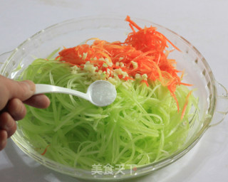 节后清肠营养小菜---醋拌青笋萝卜丝的做法步骤：6