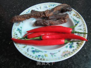 辣炒腊瘦肉的做法步骤：1
