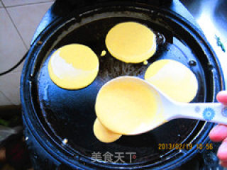 宝宝营养餐----奶香玉米饼的做法步骤：9