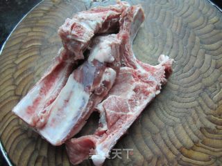 清淡排骨汤的做法步骤：1
