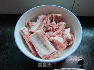 清淡排骨汤的做法步骤：2