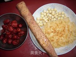 莲子山药银耳羹的做法步骤：1
