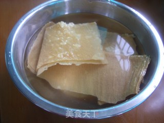 豆腐皮拌三丝的做法步骤：1