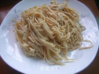 豆腐皮拌三丝的做法步骤：2