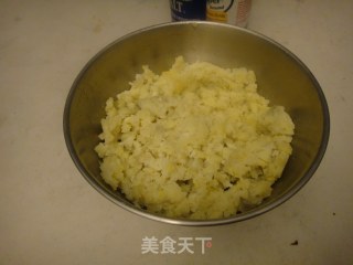 烟熏三文鱼土豆饼的做法步骤：2