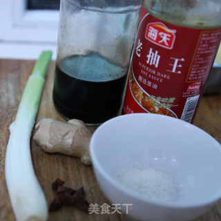 驴排焖土豆的做法步骤：1