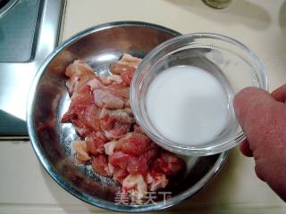 家常风味小炒“米酒滑炒仔鸡”的做法步骤：5