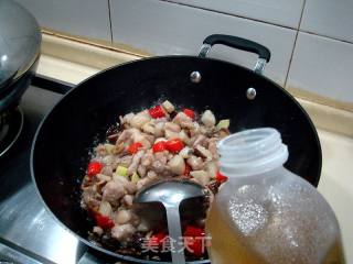 家常风味小炒“米酒滑炒仔鸡”的做法步骤：8