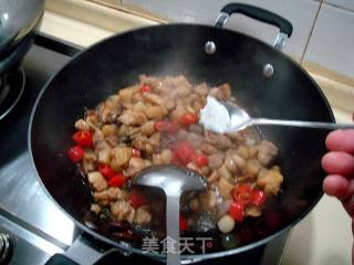 家常风味小炒“米酒滑炒仔鸡”的做法步骤：10