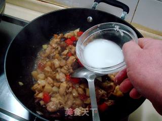 家常风味小炒“米酒滑炒仔鸡”的做法步骤：11