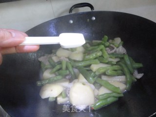 土豆炖豆角的做法步骤：10