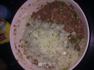 蒜薹馅包子的做法步骤：4