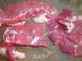 孜然羊肉的做法步骤：1